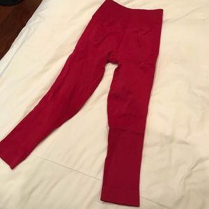 Lululemon zone burgundy/wine size 4 Capri legging